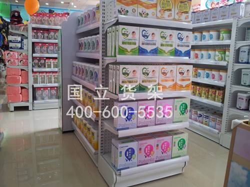 母嬰生活館貨架