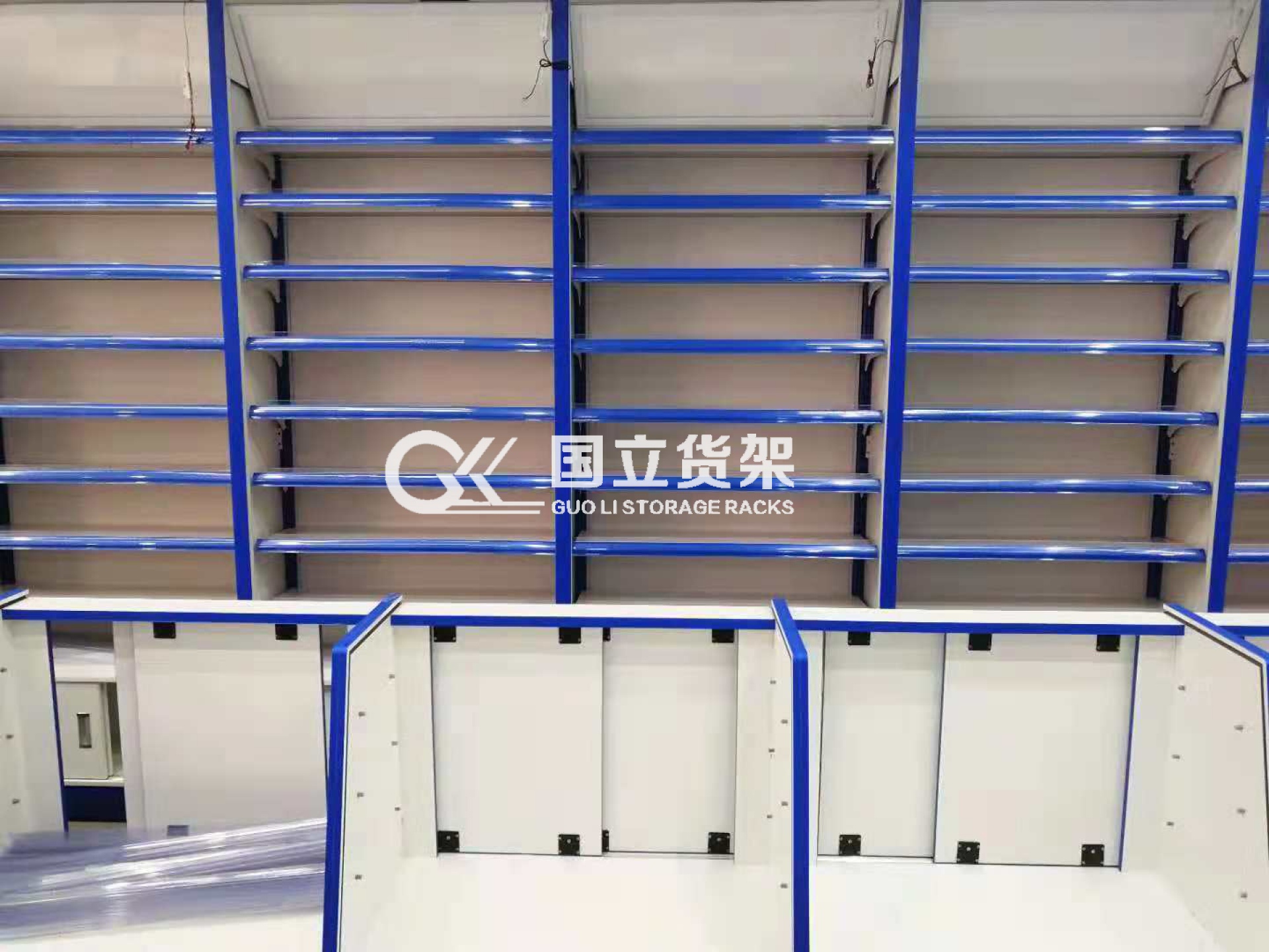 國立貨架藍色調(diào)客戶案例安裝現(xiàn)場展示