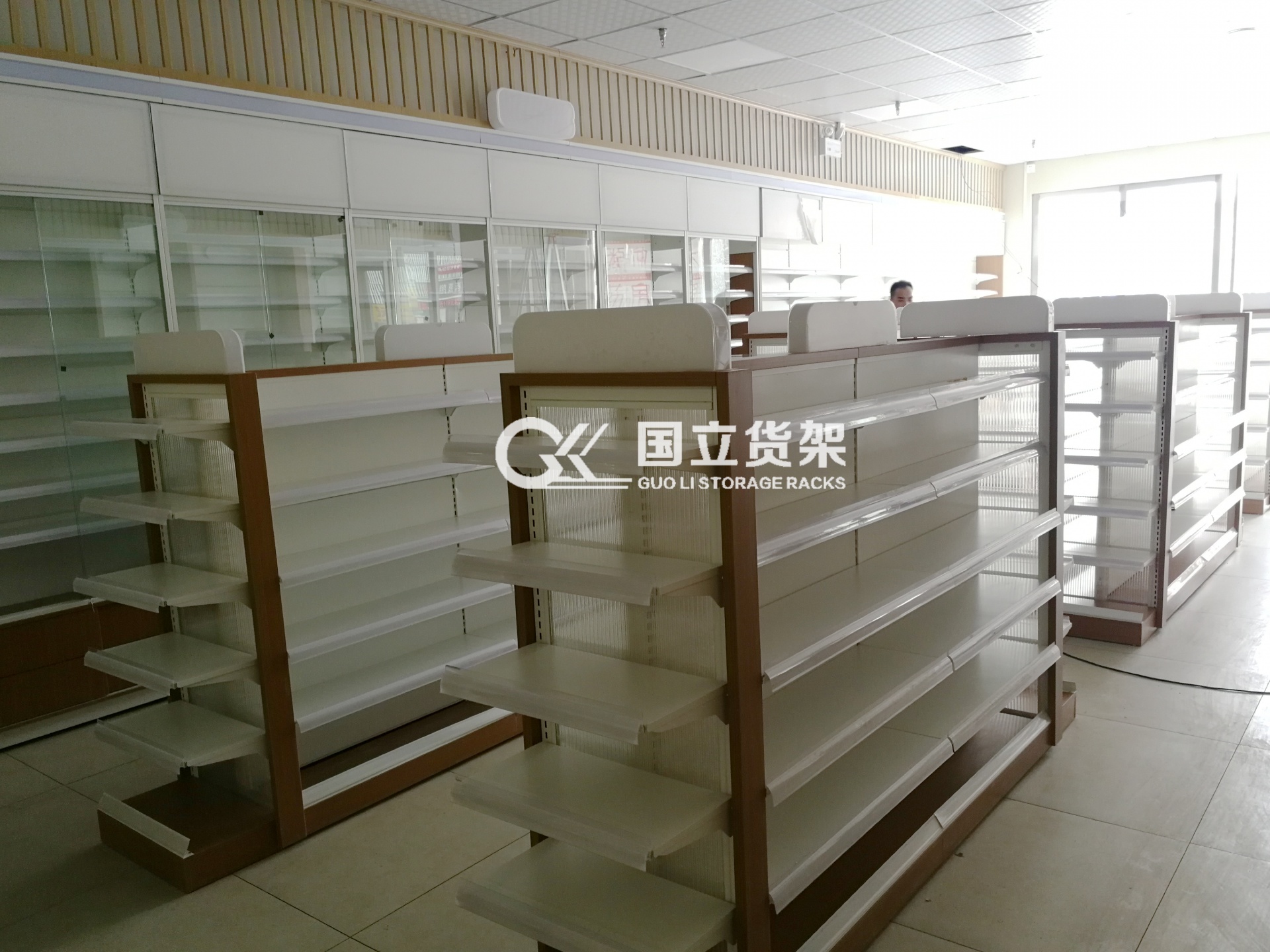 國立新款藥店貨架（帶燈光）-客戶現場展示